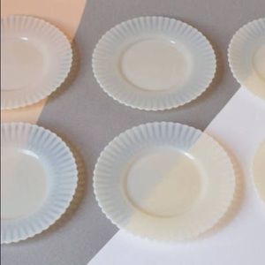 EVANS | Vintage Milkglass Petalware Plate set